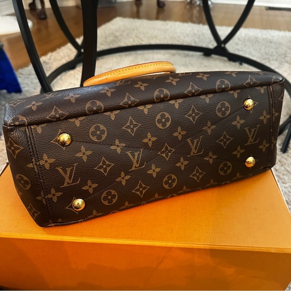 Louis Vuitton Pre-Owned
2016 Monogram Pallas MM satchel - Picture 9 of 16